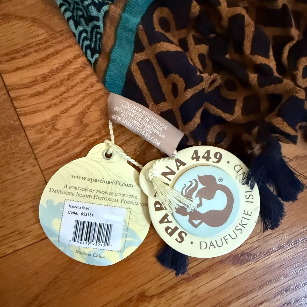 Spartina 449 Geometric Patterned Scarf - Picture 3 of 4